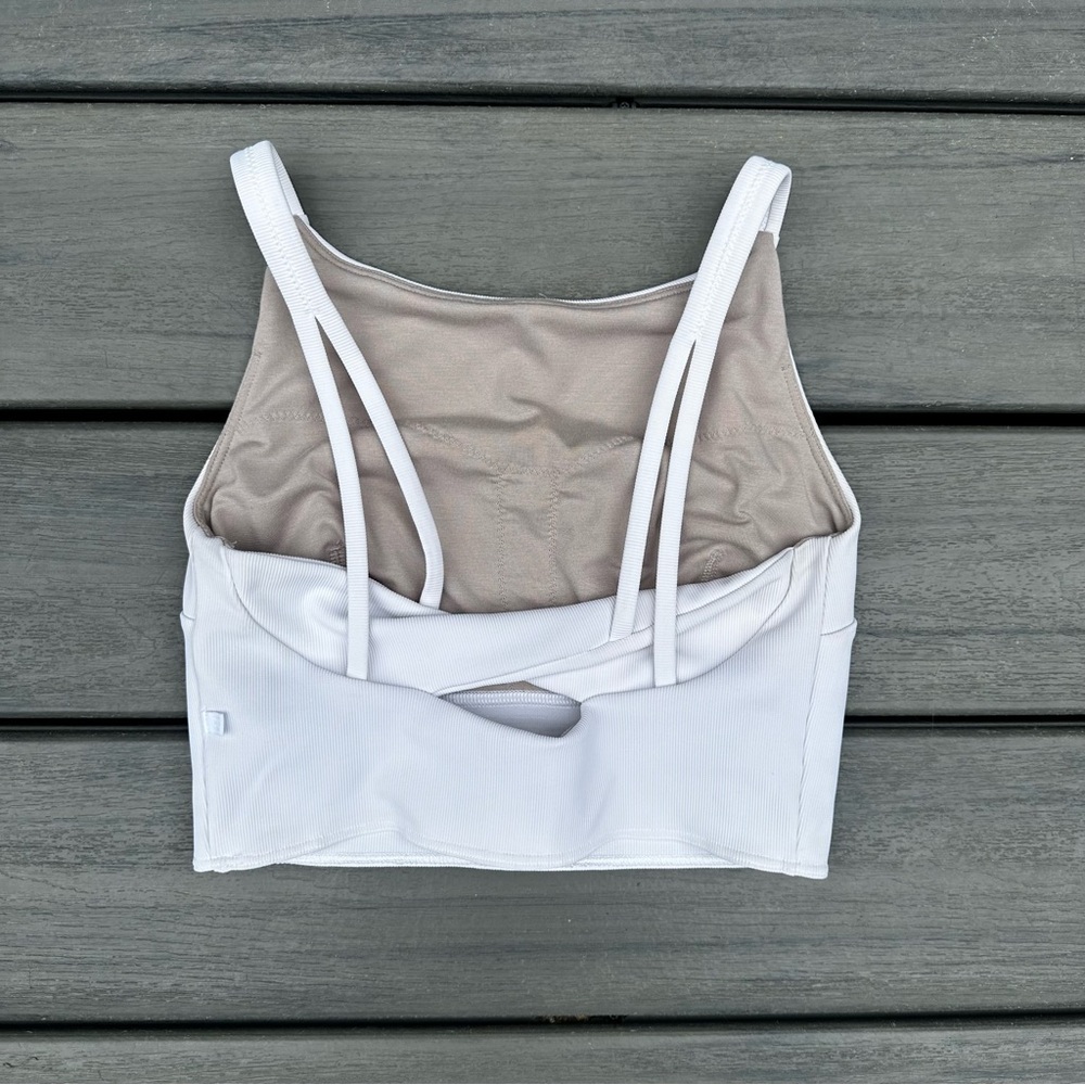 Lululemon Ribbed Back Twist Yoga Sports Bra